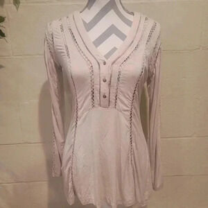 BKE Red Crochet Pheasant Boho Top Size S Vneck Henley BEIGE. EUC